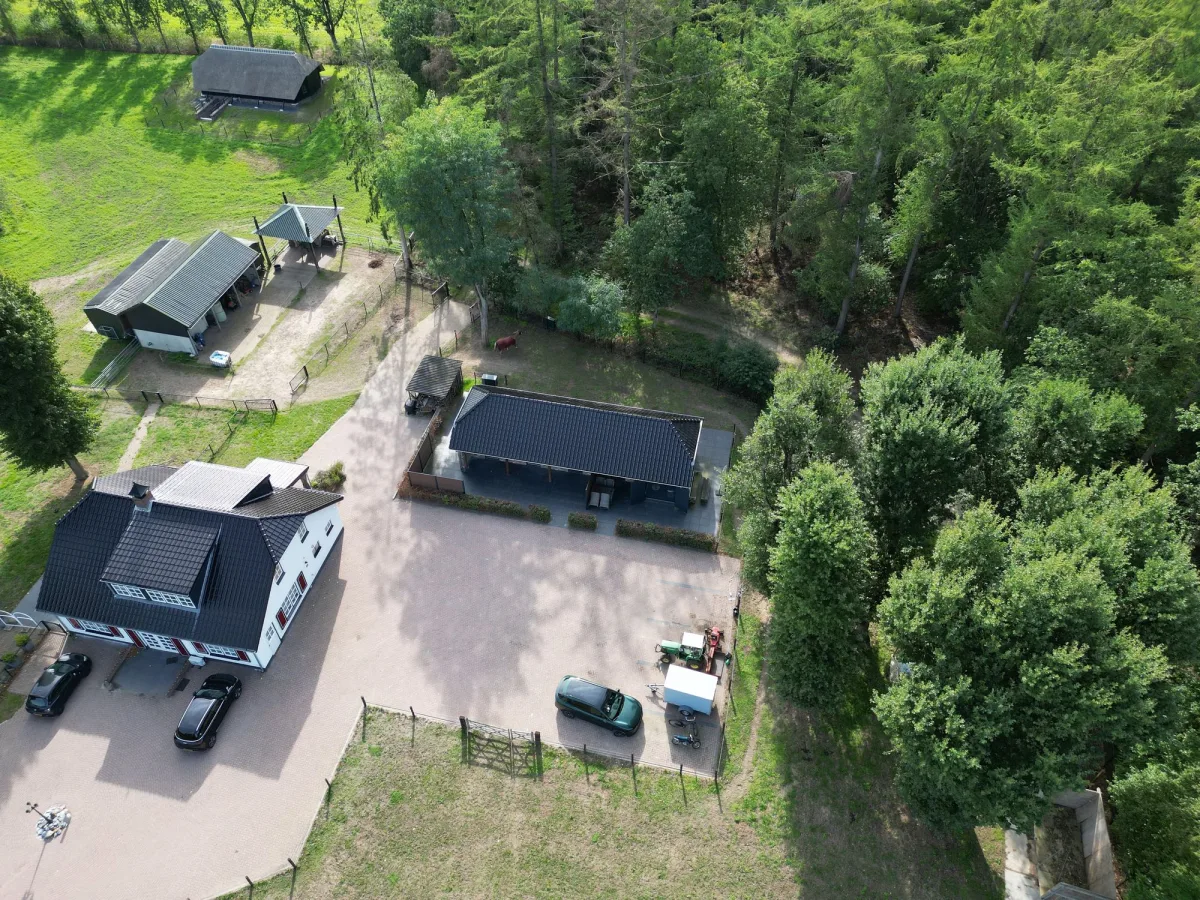 Luchtfoto landgoed Klein Kolthoorn met gastenverblijf